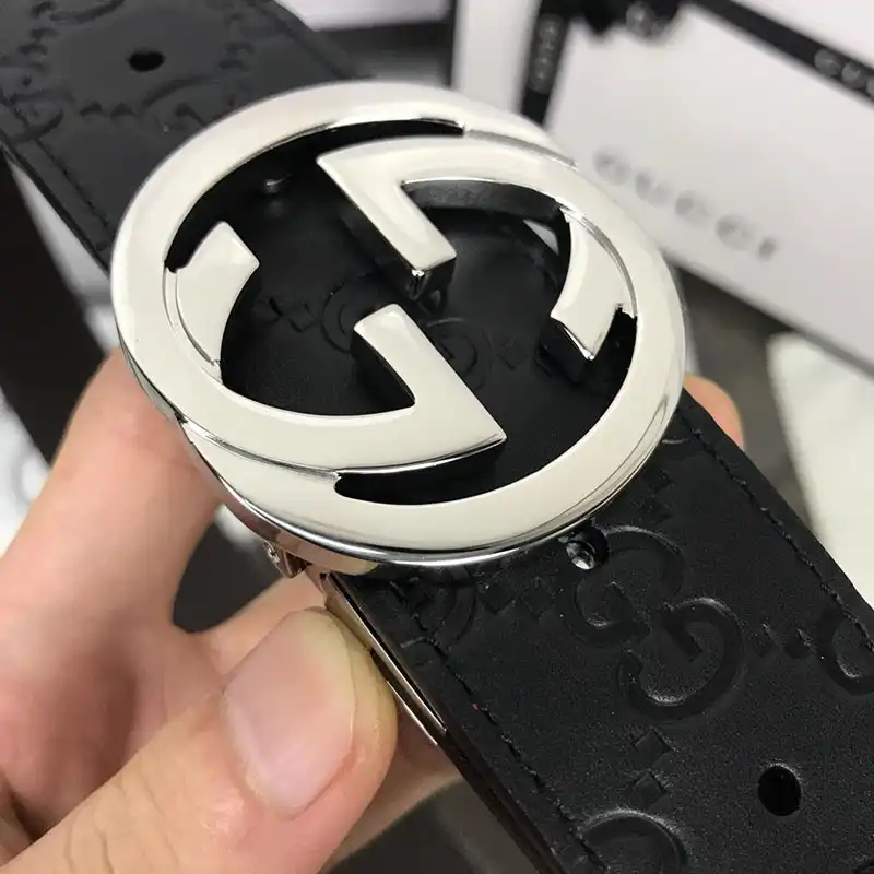 G*u*i s belte 19xf0074