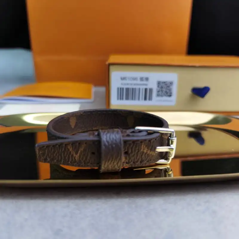 ORNAMENTS Ornament 2108WH0078