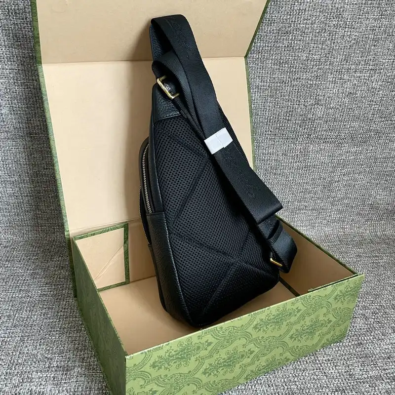 G*u*i s bags 2110yz0037