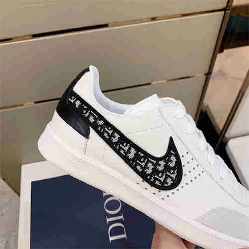 DR Sneaker Popular 1142