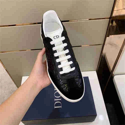 Sleek DR Sneaker 1147