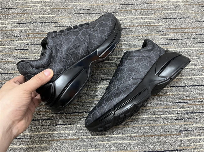G*u*i rhyton sneaker original 275